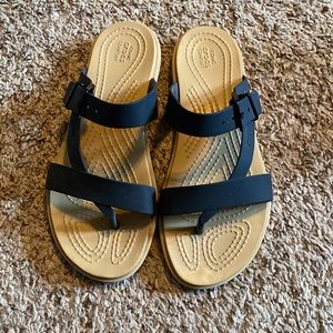 Euc crocs sandals